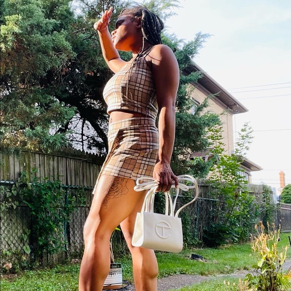 Meet ME! - Picture 2 of 3